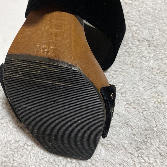 Chanel - Picture 5 of 9